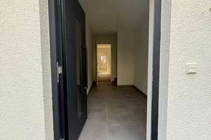 Effizienter Neubau (Kaum Nebenkosten) durch Erdwärme, Kühlung, Lüftung, PV & Garten – 8 Min. zum HBF – Die vollständige Adresse der Immobilie erhältst du vom Anbieter., 65933 Griesheim, Frankfurt am Main – Vorschaubild 2