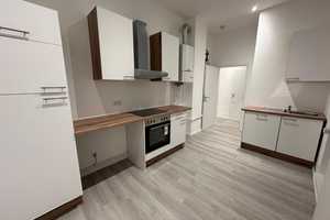 Lichtdurchflutete, sanierte 4-Zimmer-Wohnung mit stilvoller EBK – perfekt für WGs – Neustadtring 39, 38114 Braunschweig – Vorschaubild 1