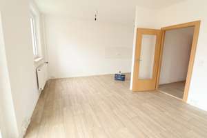 helle 3-Raumwohnung mit Balkon und Wanne
