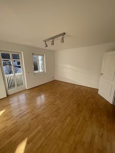 Stilvoll modernisiert: Endreihenhaus in Marquartstein