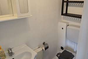 Möblierte Dachgeschosswohnung in Lübeck – eigener Wohnbereich mit Küche & Bad – 23554 Sankt Lorenz Nord, Lübeck – Vorschaubild 3