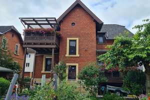 Gemütliches Zweifamilienhaus mit großem Garten, Einbauküchen und Stellplätzen in Coburg-Zentrum – Heuweg 3, 96450 Mitte, Coburg – Vorschaubild 1