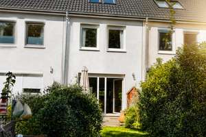 Modernes Reihenhaus in Berlin-Mahlsdorf: Komfortabel, Sicher, Familienfreundlich – Die vollständige Adresse der Immobilie erhältst du vom Anbieter., 12623 Mahlsdorf, Berlin – Vorschaubild 2