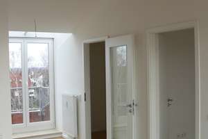 Helle, modernisierte 2-Zi-Whg mit zwei Balkonen und Stellplatz