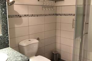 Stilvolle, modernisierte und vollmöblierte 2-Zi-Wohnung mit Balkon und Einbauküche in D – Brunnenstraße 37, 40223 Bilk, Düsseldorf – Vorschaubild 18