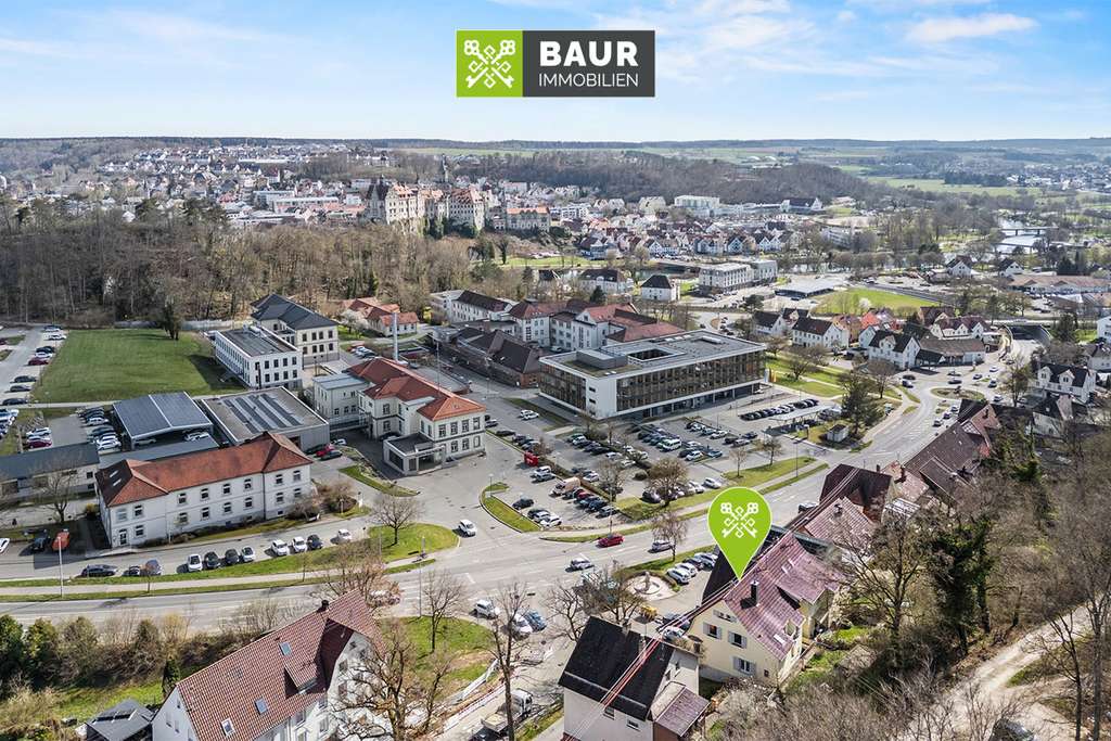Immobilie in Sigmaringen - Zwei Wohnungen zum Preis von einer! Vielseitig nutzbar mit Schlossblick - Sigmaringen - Bild 1