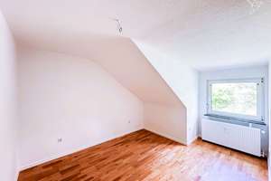 MODERNISIERT & BEZUGSFREI 🌞🌳 Wohnen mit Weitblick ins Grüne und eigenem Stellplatz in Wiesbaden! – Die vollständige Adresse der Immobilie erhältst du vom Anbieter., 65207 Medenbach, Wiesbaden – Vorschaubild 3