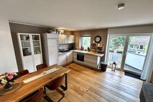 Exklusive 2-Zimmer-Wohnung mit geh. Innenausstattung, Garage, Balkon, Kamin & EBK – Rathausstraße 18, 41061 Gladbach, Mönchengladbach – Vorschaubild 2