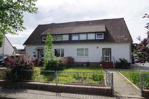 Ehmen, Waldnähe, ca. 1995 modernisierte Doppelhaushälfte in ruhiger Lage