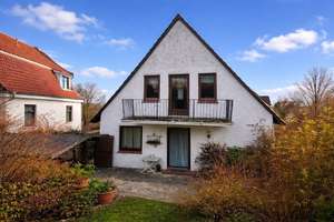 Einfamilienhaus mit großem Grundstück – Die vollständige Adresse der Immobilie erhältst du vom Anbieter., 23701 Eutin – Vorschaubild 1