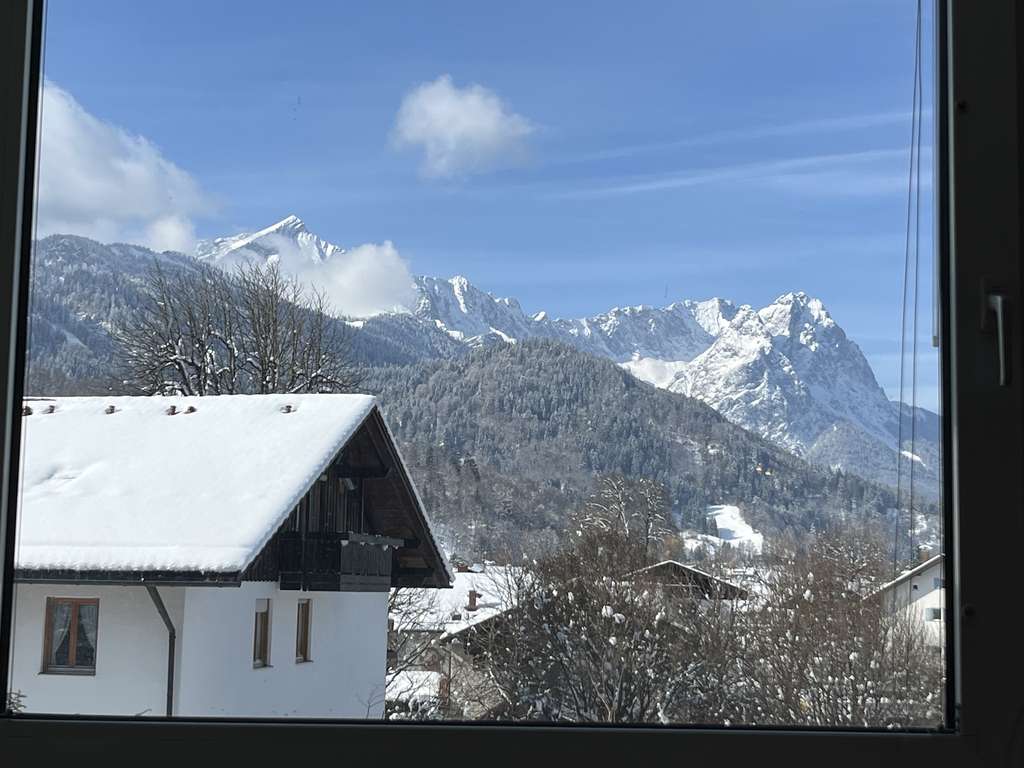Immobilie in Garmisch-Partenkirchen - Fantastische Sicht*Helle 2-Zimmer-Whg.*zentral in Partenkirchen*Aufzug*Garage*Dr.Wigger-Straße - Bild 1