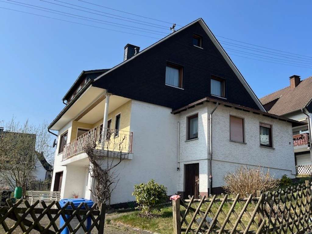 Immobilie in Mudersbach - Schickes Zweifamilienhaus in Mudersbach-OT mit viel Potenzial zu verkaufen! - Bild 1