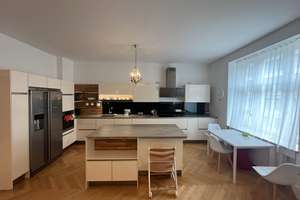 Möblierte Altbauwohnung mit Balkon im Glockenbachviertel – Hans-Sachs-Str. 1, 80469 Glockenbach, München – Vorschaubild 4