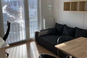 Befristete Untermiete: Möblierte 2-Zimmer-Wohnung mit Dachterrasse & Tiefgarage