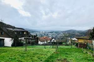 Reduzierter Preis: Ruhig gelegenes Haus mit 3 Wohnungen am Waldrand mit Panoramablick – Die vollständige Adresse der Immobilie erhältst du vom Anbieter., 35745 Herborn – Vorschaubild 1