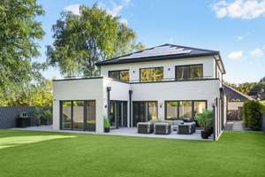 Villa der Luxusklasse: Wohnen, wo Hamburg atmet – Die vollständige Adresse der Immobilie erhältst du vom Anbieter., 25474 Ellerbek – Vorschaubild 1