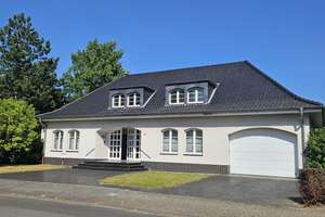 Repräsentative Villa mit riesigem Ausbaupotential - courtagefrei - – Die vollständige Adresse der Immobilie erhältst du vom Anbieter., 50996 Hahnwald, Köln – Vorschaubild 2