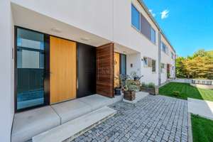 ***Großzügiges Reihenhaus mit Terrasse und Garten  im Zentrum von Stuttgart-Sillenbuch*** – Die vollständige Adresse der Immobilie erhältst du vom Anbieter., 70619 Sillenbuch (Ortsteil), Stuttgart – Vorschaubild 3