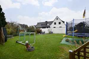 Charmantes Zweifamilienhaus mit großem Garten in ruhiger Lage von Kornburg bei Nürnberg – Nürnberg – Vorschaubild 4