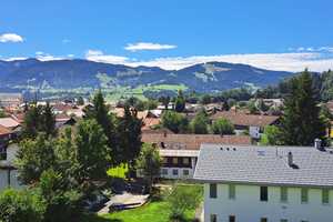 Wohnhaus mit Einliegerwohnung, Traumhafte Lage, einzigartiges Panorama in Oberstaufen – Oberallgäu (Kreis) – Vorschaubild 1