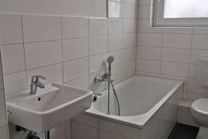 Bezugsfertige 2-Zimmer-Erdgeschoss-Wohnung mit Balkon! – Berliner Str. 27, 47138 Obermeiderich, Duisburg – Vorschaubild 3