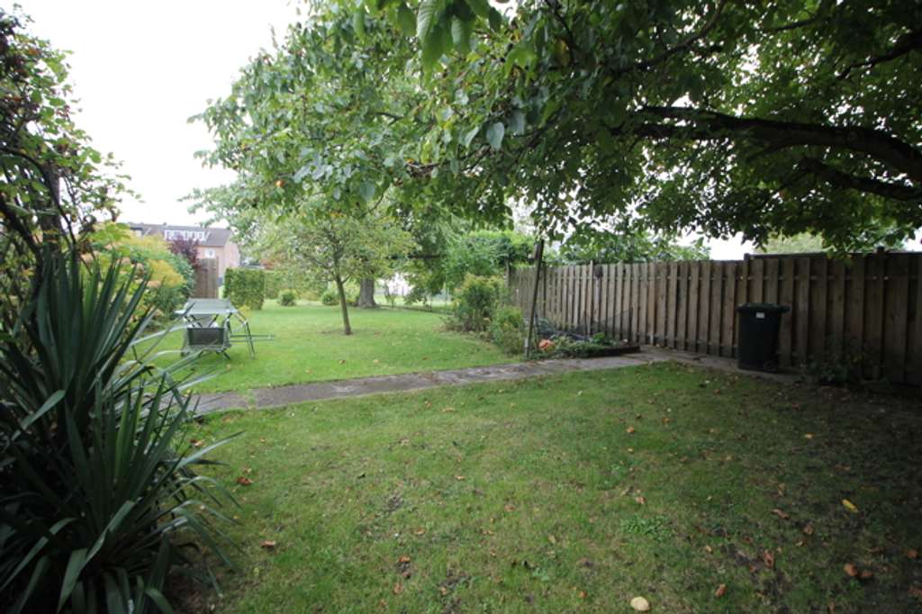 Immobilie in Linnich - Einfamilienhaus mit Einliegerwohnung und traumhaft großem Grundstück - Bild 2