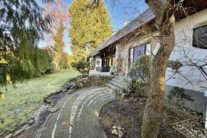 Bungalow mit Einliegerwohnung in ruhiger Lage