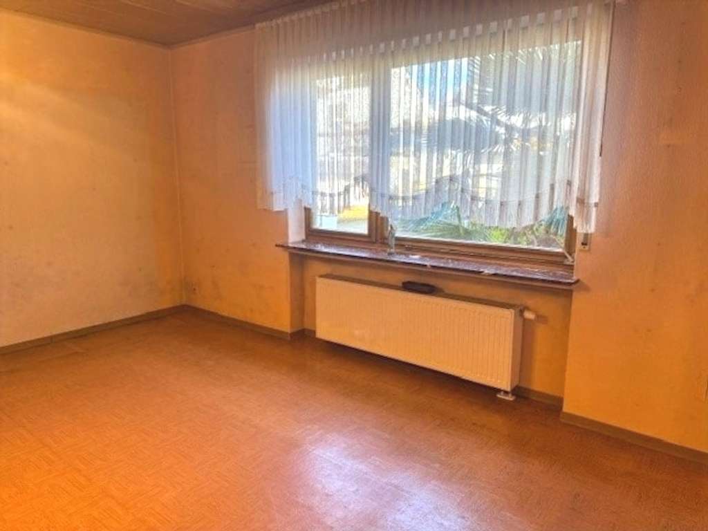 Immobilie in Polch - Freistehendes Einfamilienhaus mit viel Platz, Garten und 2 Garagen - Bild 4