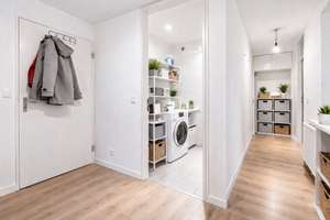 Solide vermietet mit Perspektive: Helle 3,5-Zimmer-Wohnung mit drei Loggien im Olympiadorf – Die vollständige Adresse der Immobilie erhältst du vom Anbieter., 80809 Am Riesenfeld, München – Vorschaubild 2