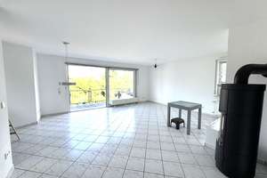 60437 Frankfurt (Nieder-Erlenbach), Maisonette Wohnung, Wfl. ca.130m²,4Zi,EBK,2Bä, 2 Balk, Stellpl.