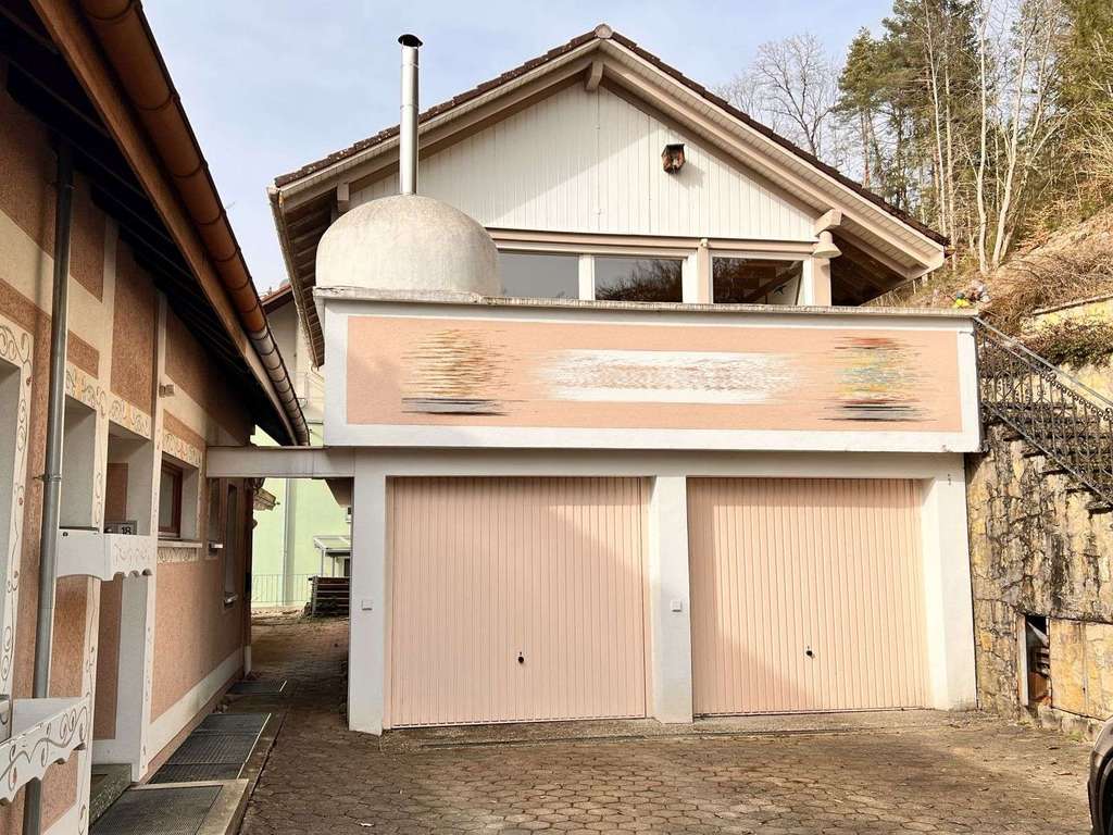 Immobilie in Stühlingen - Stattliches Wohnhaus mit viel Nutzfläche - Bild 1