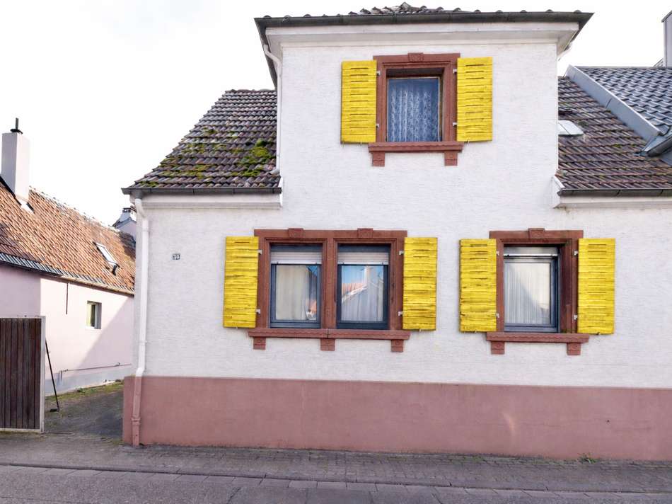 Klappläden (KI-koloriert)