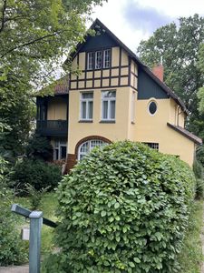 Stilvoll Wohnen in Jugendstilvilla im Grünen zentral gelegen