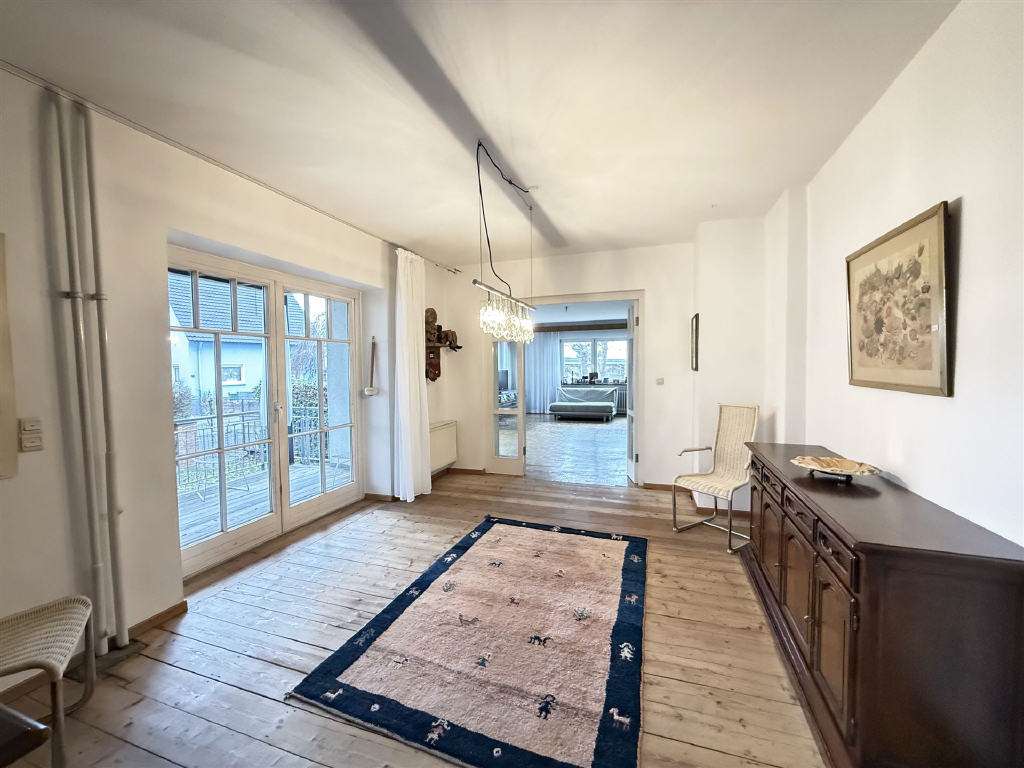 Immobilie in Weiterstadt - Repräsentatives freistehendes Einfamilienhaus mit außergewöhnlich viel Platz - Bild 3