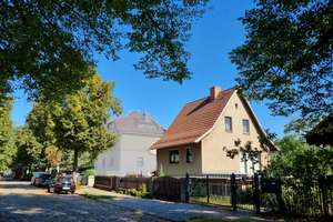 Liebevoll gepflegtes Familienhaus zum Ankommen – Die vollständige Adresse der Immobilie erhältst du vom Anbieter., 13127 Französisch Buchholz, Berlin – Vorschaubild 1