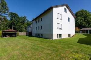 Gepflegtes Zweifamilienhaus mit großem Garten, drei Garagen und vielseitigen Nutzungsmöglichkeiten – Die vollständige Adresse der Immobilie erhältst du vom Anbieter., 88316 Isny im Allgäu – Vorschaubild 5