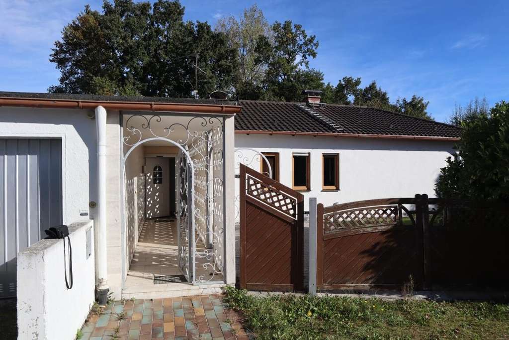 Immobilie in Mettenheim - **Ebenerdiger Wohnkomfort mit 200 m² Wohnfläche**
Stilvoller, ruhig gelegener Bungalow mit Garten - Bild 4