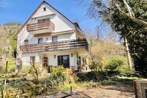 Tolles Haus mit Einliegerwohnung für Naturliebhaber!
Grundstück mit Bach !
Mehrgenerationenhaus – Die vollständige Adresse der Immobilie erhältst du vom Anbieter., 79410 Badenweiler – Vorschaubild 3