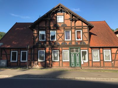 Preiswerte, vollständig renovierte 3-Zimmer-Dachgeschosswohnung im Eichenfachwerkhaus