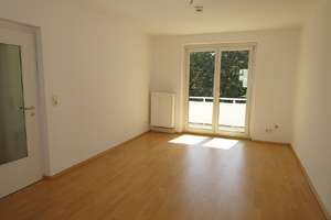 Helle 2-Zi.-Wohnung mit Balkon - jetzt Besichtigungstermin vereinbaren! – Klingenberger Straße 9, 1187 Plauen (Stadtteil), Dresden – Vorschaubild 4