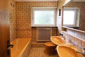 Einfamilienhaus mit Einliegerwohnung in ruhiger Lage! – Die vollständige Adresse der Immobilie erhältst du vom Anbieter., 73560 Böbingen an der Rems – Vorschaubild 6