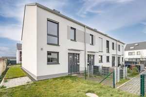 TOP Energieeffizientes, neuwertiges Reihenendhaus mit Garage und Stellplatz in guter Infrastruktur – Bad Kreuznach (Kreis) – Vorschaubild 1