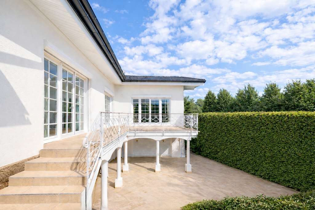 Immobilie in Münsing - Münsing - Ammerland Elegantes, großzügiges Einfamilienhaus mit Einliegerwohnung - Bild 2