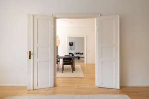 Großzügigkeit im Herzen Schwabings: Stilvoller Altbau mit 6 Zimmern und ruhigem Innenhof-Balkon – Die vollständige Adresse der Immobilie erhältst du vom Anbieter., 80796 Neuschwabing, München – Vorschaubild 3