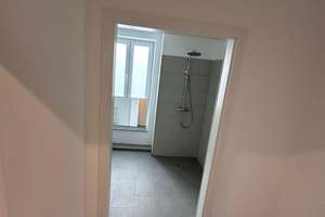 Schöne 3 Raum Wohnung mit Wohnküche, Fußbodenheizung ,Balkon und Aufzug – 39112 Sudenburg, Magdeburg – Vorschaubild 3