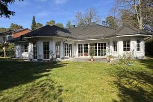 Stilvoller und lichtdurchfluteter  Bungalow in  Berlin-Schlachtensee