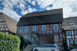 Wohnen direkt am Wasser: Charmanter Altbau direkt an der Weser – Krämerstraße 15, 34399 Kassel (Kreis) – Vorschaubild 2