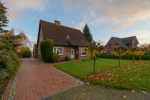 6487 - **RESERVIERT** Ruheoase in bester Lage! Wohnhaus mit Blick ins Grüne und Nebengebäude – Ammerland (Kreis) – Vorschaubild 1