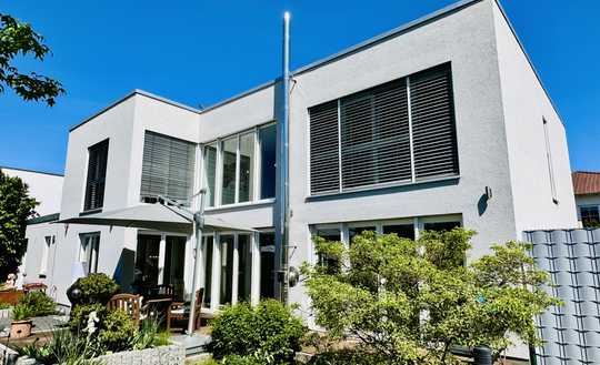 Architektonisches Juwel – Lichtdurchflutete Stadtvilla mit exklusivem Gartenflair ** RESERVIERT **
