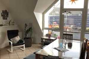 Exklusive, gepflegte 4-Zimmer-DG-Wohnung mit geh. Innenausstattung mit Balkon und EBK – Blasiusstrasse 14, 40221 Düsseldorf – Vorschaubild 1